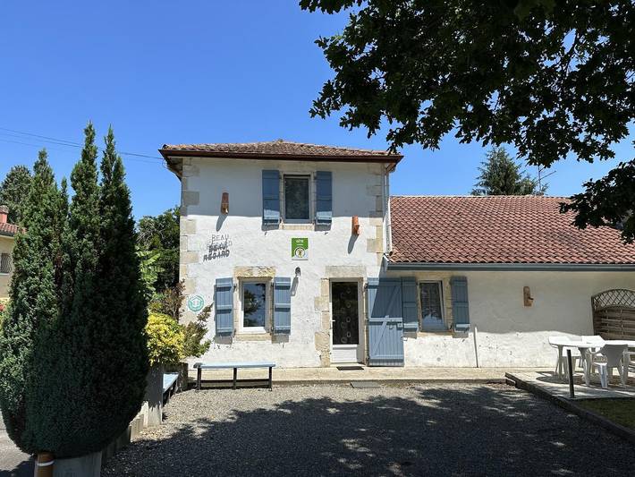 Gîte pour 5 personnes, avec Terrasse et Jardin ainsi que Piscine et Vue