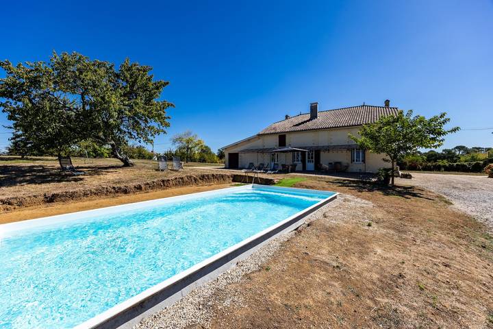 Casa de huéspedes «Château Haut Cazevert» con piscina privada, Wi-Fi y aire acondicionado in Blasimon, Región de Langon