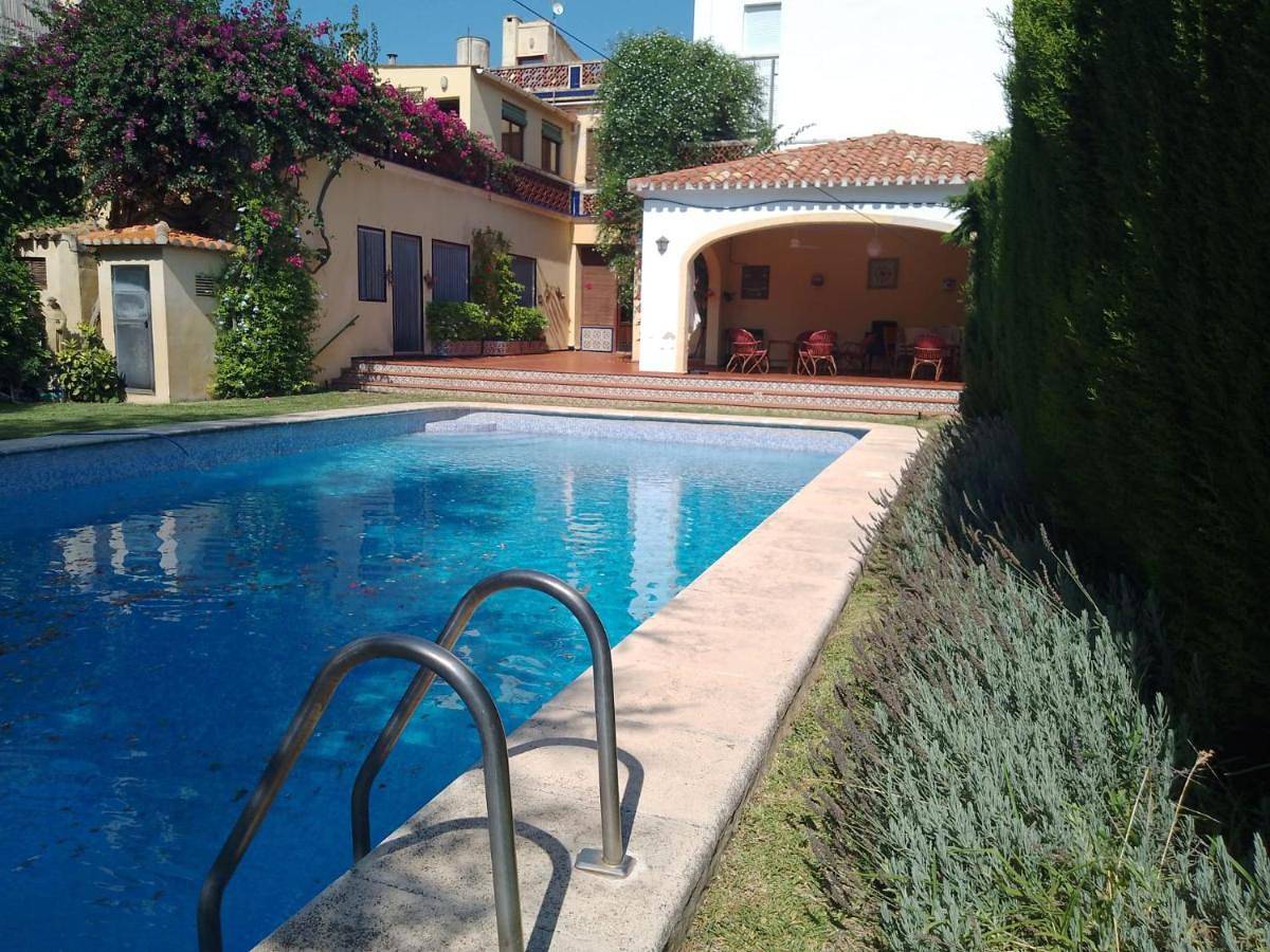 Seven-Bedroom House with Private Pool in Pedreguer, Costa Blanca