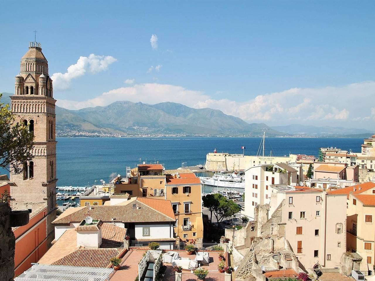 Entire apartment, Domhaus mit Blick auf den Golf von Gaeta in Gaeta, Latina Province