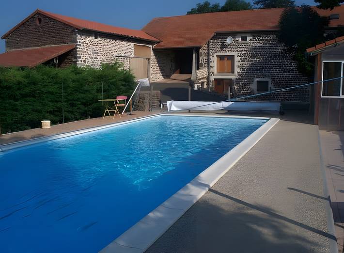 Gîte La Régordane – Ferme rénovée avec vue montagne, piscine et spa à Solignac-sur-Loire in Solignac-sur-Loire, Haute-Loire