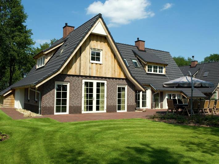 Vakantiehuis voor 14 personen, with Terras and Tuin as well as Zwembad and Sauna in Hellendoorn Gemeente