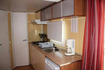 Mobil home pour 4 personnes, avec terrasse ainsi que piscine et sauna, animaux acceptés à Junas