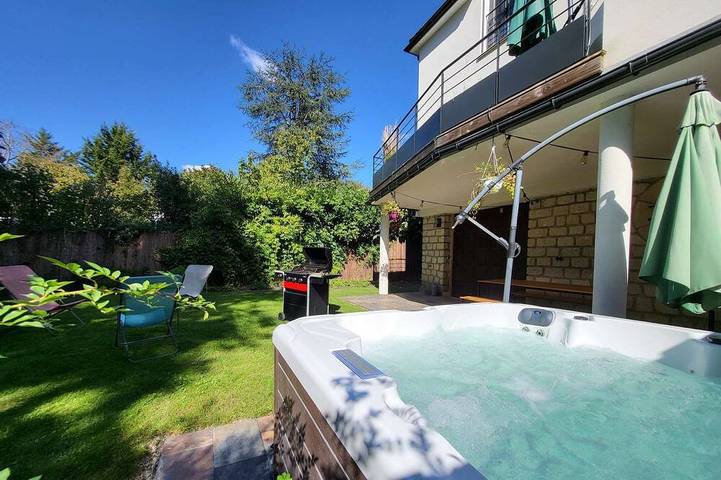 Location de vacances pour 10 personnes, avec Balcon ainsi que Jacuzzi et Jardin à Verrières-le-Buisson
