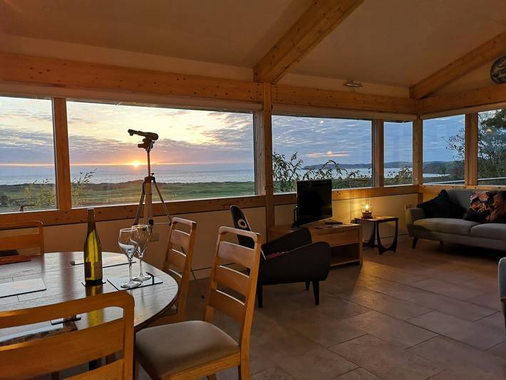 Glamping for 6 people, with balcony and garden in Pembrokeshire