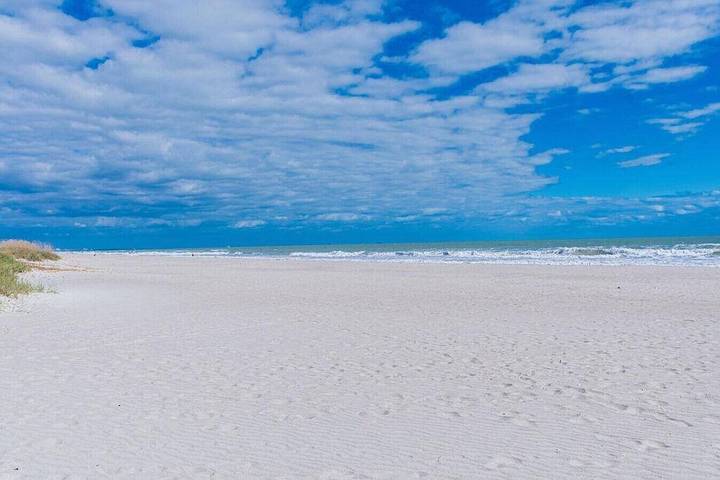 Vacation rental for 6 people, with pool and yard, with pets in Cocoa Beach