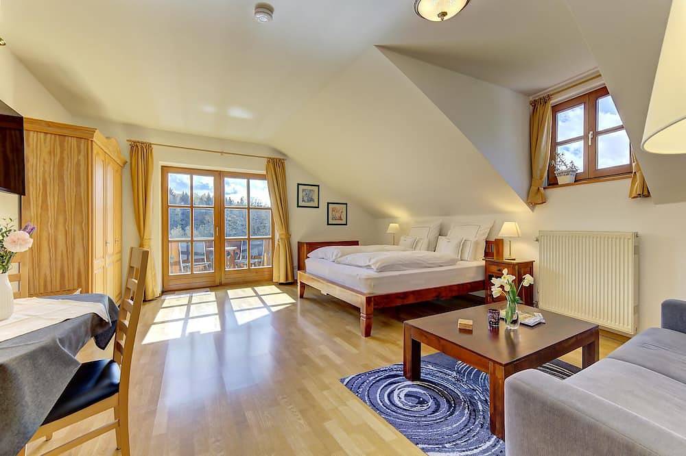 Ganze Wohnung, Studio im obersten Stockwerk mit Balkon und wunderschöner Morgensonne in Spiegelau, Ostbayern