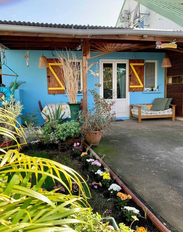 Gîte pour 2 personnes, avec terrasse ainsi que piscine et jardin dans Riviere Du Mat