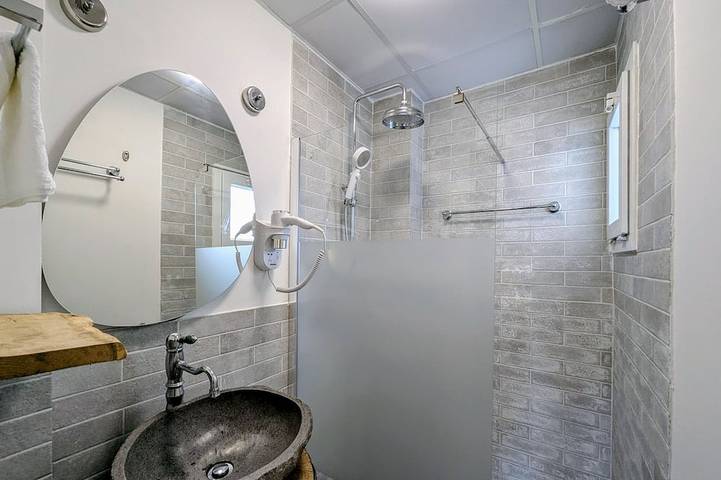 Appartement entier, Chic apart with parking, balcony and great view in La Palud-sur-Verdon, Gorges du Verdon