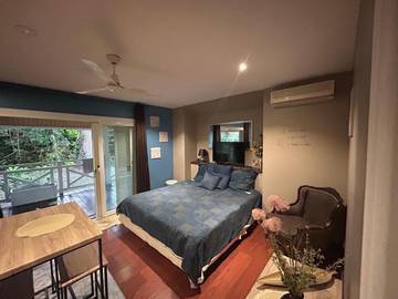 Gîte pour 4 personnes, avec vue et jardin à Sarraméa