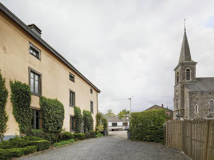 Location de vacances pour 24 personnes, avec sauna ainsi que terrasse et piscine, animaux acceptés dans Cherain - 3