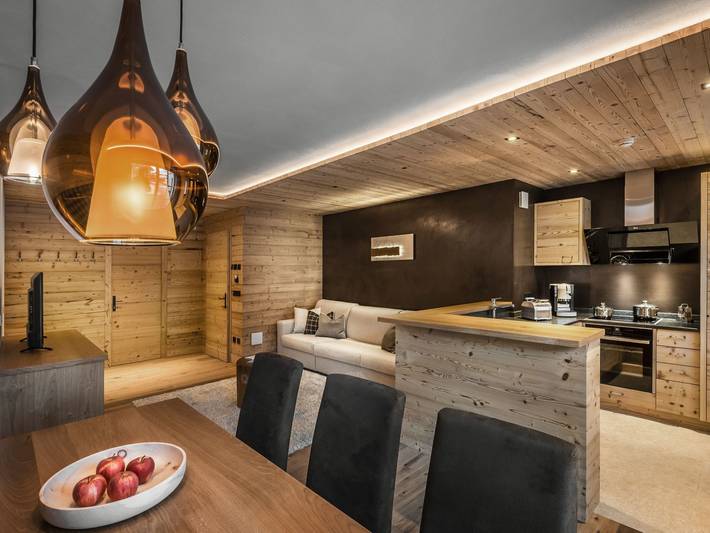 Baita per 4 persone, con balcone e giardino in Alta Badia