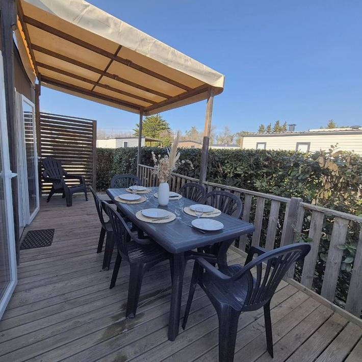 Chalet pour 6 personnes, avec piscine ainsi que jardin et sauna