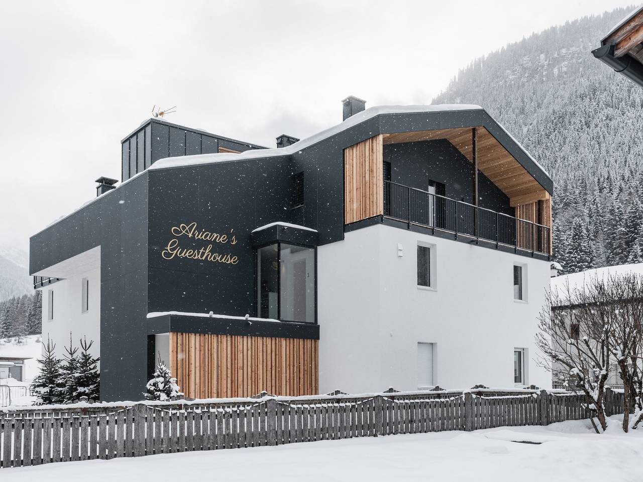 Ganze Ferienwohnung, Ariane’s Guesthouse – Boutique Apartments Sexten Dolomites - Studio 1 Harmony in Sexten, Sextener Dolomiten