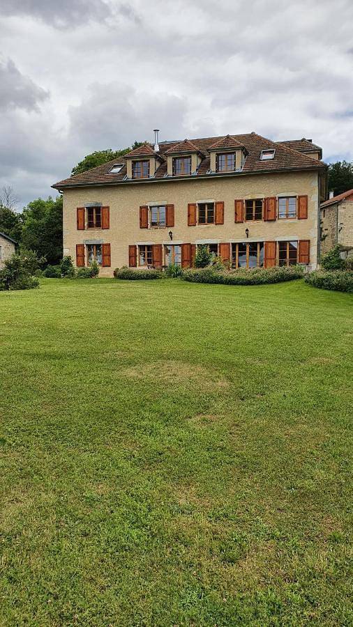 Location de vacances pour 4 personnes, avec jardin ainsi que terrasse et vue à Saint-Victor-Montvianeix - 3