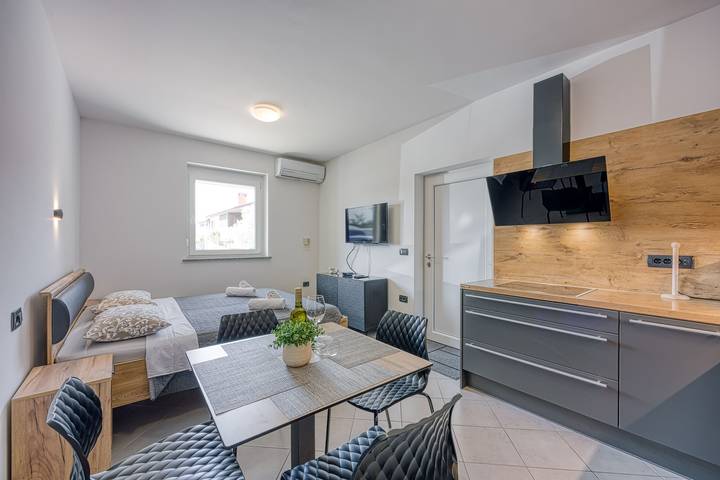 Gîte pour 4 personnes, avec terrasse, adapté aux familles à Koper - 3