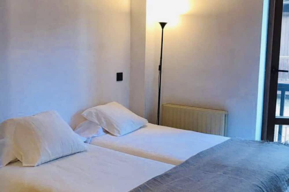 Entire apartment, Apartment with fireplace in Vielha-Baqueira in Vielha, Vielha e Mijaran