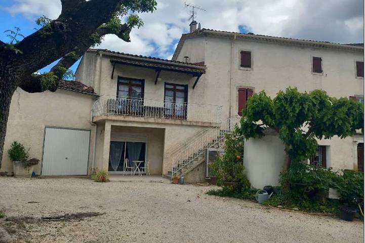 Gîte pour 6 personnes, avec balcon et jardin à Savignargues