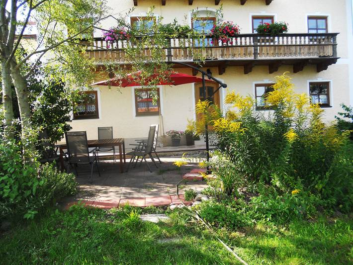 Ferienhaus für 12 Personen, mit Balkon und Terrasse sowie Garten und Seeblick