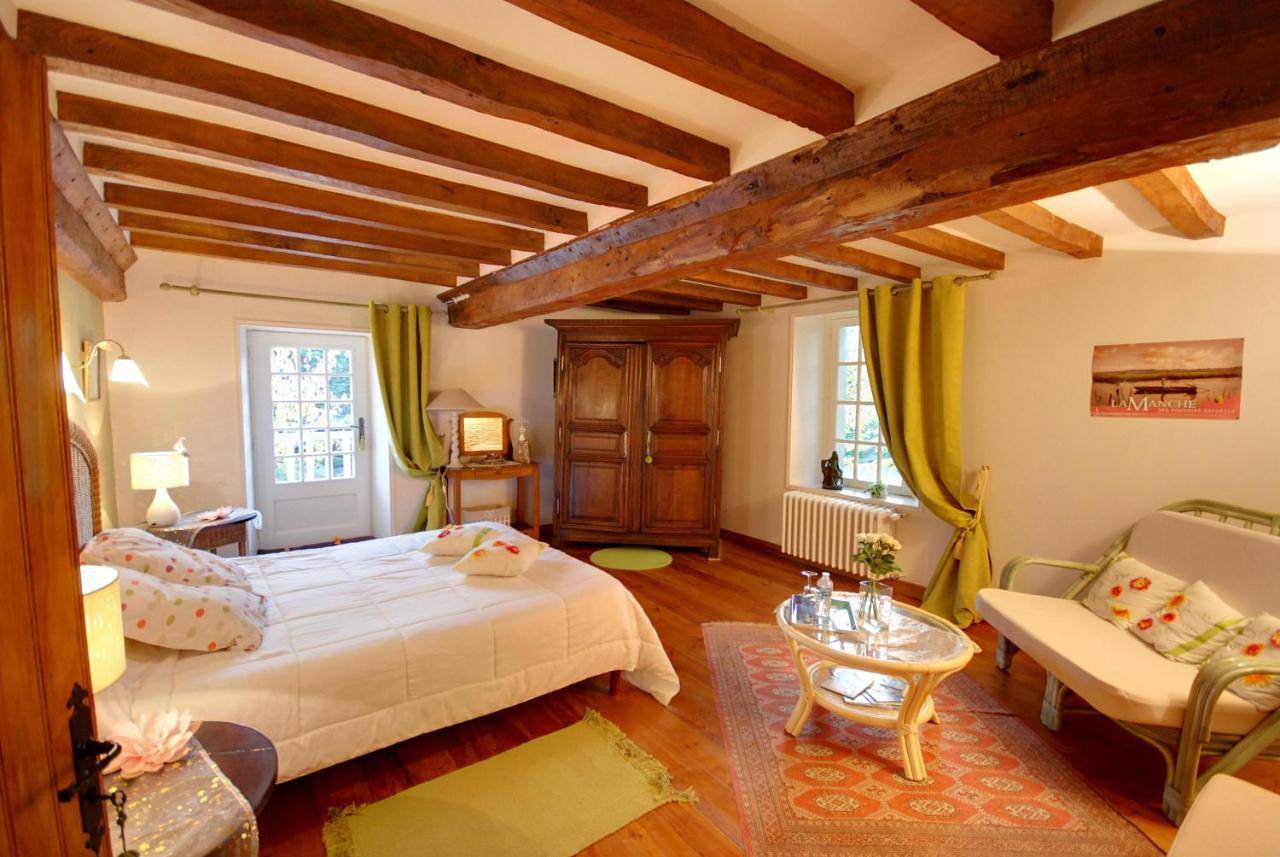 Two-Bedroom Suite in Saint-Benoît-de-l'Aure, Région de Bayeux