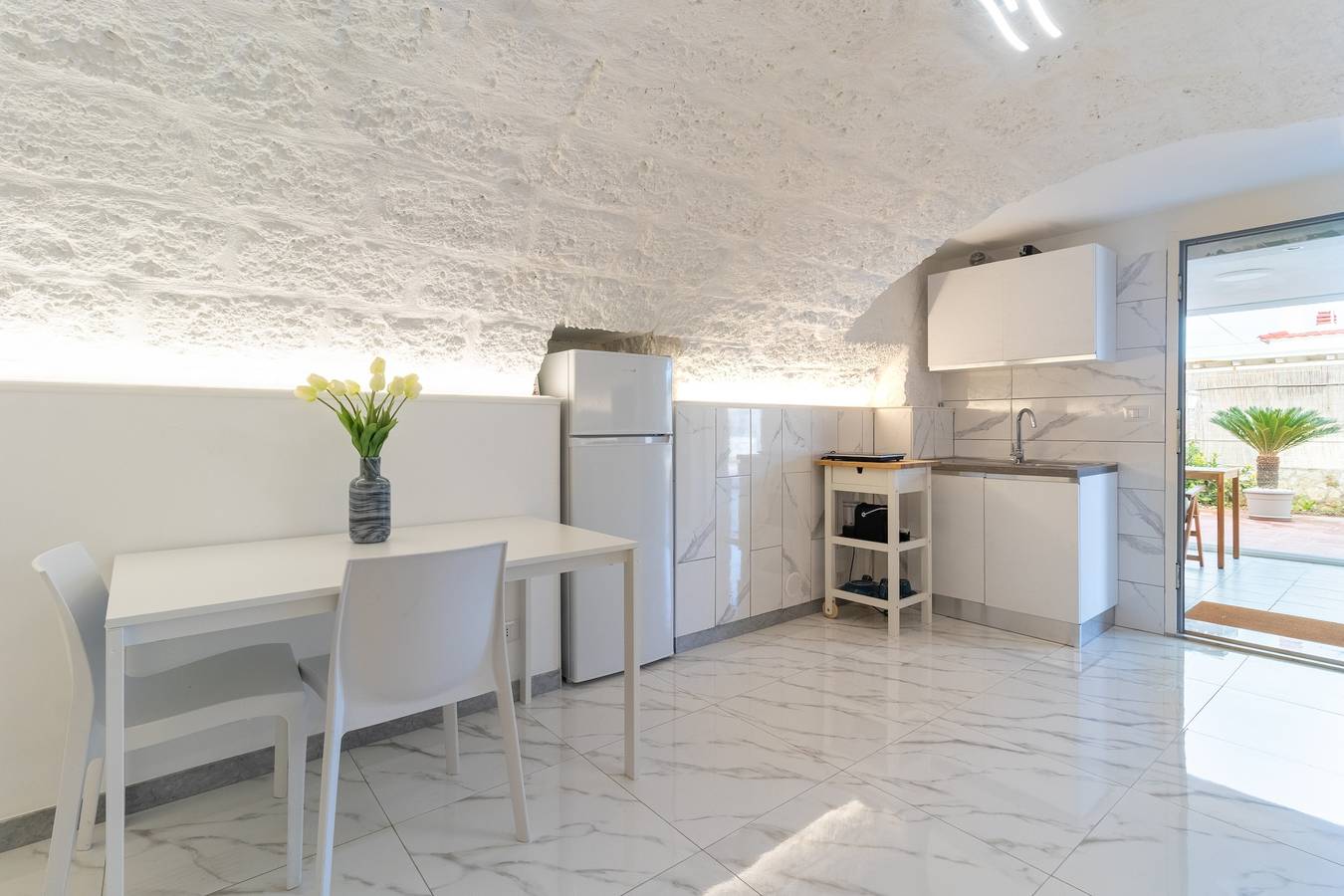 Ganzes Studio, Einzimmerapartment 'La Porta Sul Mare- Timone' mit gemeinsamer Terrasse, Wlan und Klimaanlage in Mola di Bari, Bari Provinz