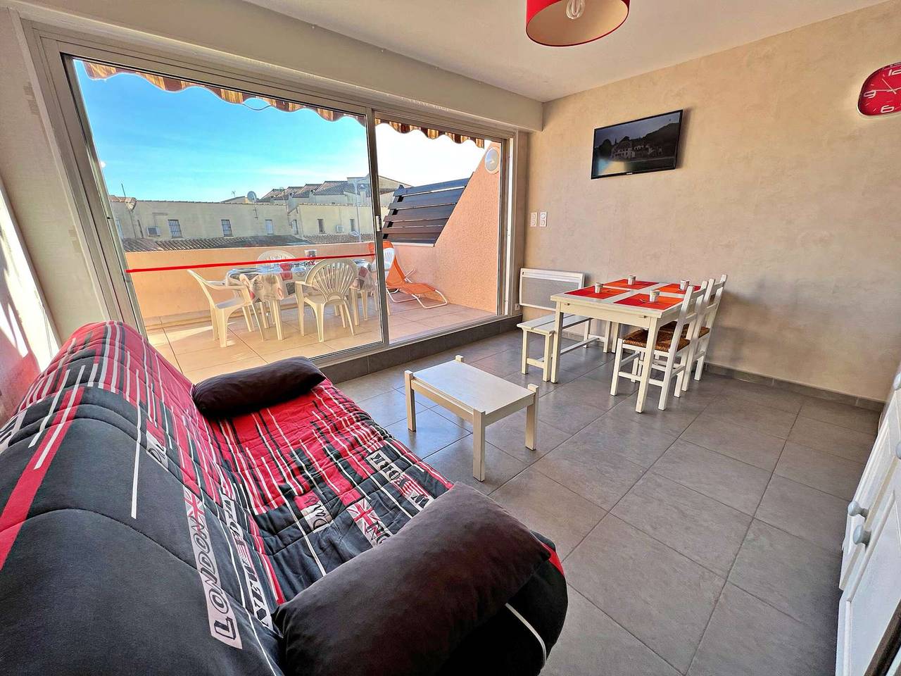 Appartement entier, Appartement au centre de Marseillan avec terrasse et parking, proche commodités in Marseillan, Côte d'Améthyste