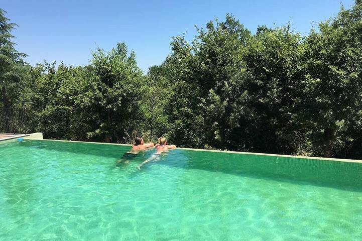 Maison d’hôte pour 3 personnes, avec Jacuzzi ainsi que Jardin et Piscine