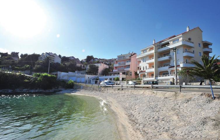 Apartament wakacyjny dla 3 osób, z ogród w Okrug Gornji