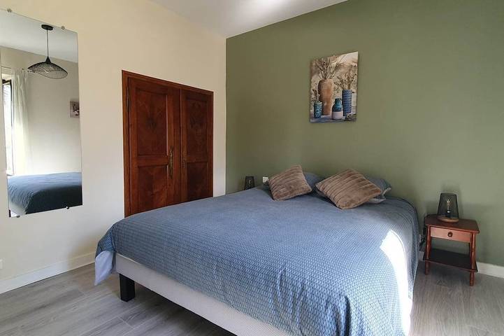 Location de vacances pour 6 personnes, avec jardin ainsi que piscine et terrasse, animaux acceptés à Bonnemain - 3