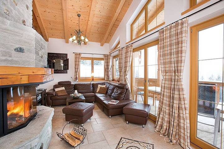 Vakantiehuis voor 10 personen, with Balkon and Whirlpool as well as Terras and Tuin in Hochkrimml