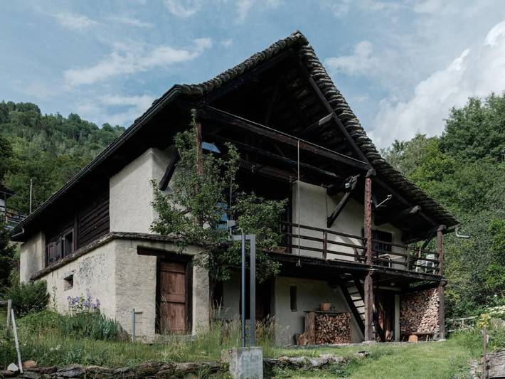 Ferienhaus für 6 Personen, mit Balkon und Garten sowie Sauna und Ausblick in Faido