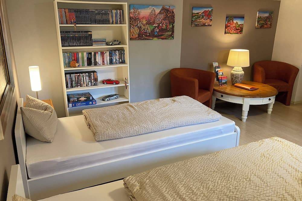 Entire apartment, Fe apartm., in a quiet location, 5 minut. from the S-Bahn + Regio train station in Meckesheim, Kraichgau