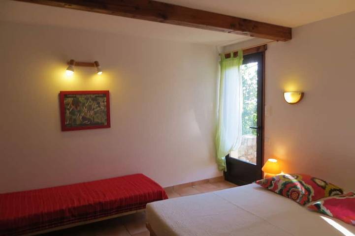 Gîte pour 13 personnes, avec terrasse et jardin à Rocles - 4