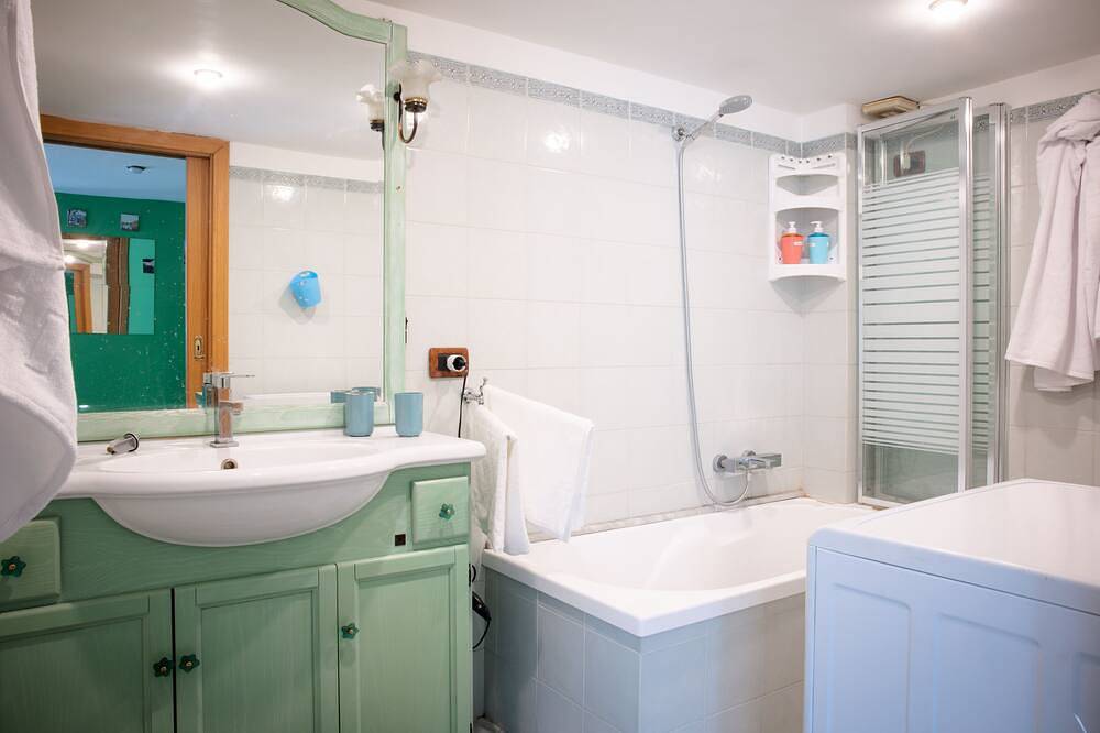 Entire apartment, Relaxing, comfortable and practical for visiting Naples in Naples, Naples Province