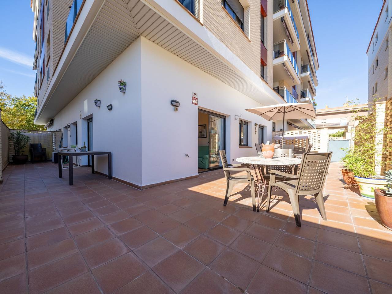 Ganze Wohnung, Modernes Apartment für 6 Personen in Strandnähe, mit Terrasse, Wlan und Parkplatz in Pineda de Mar, Costa del Maresme