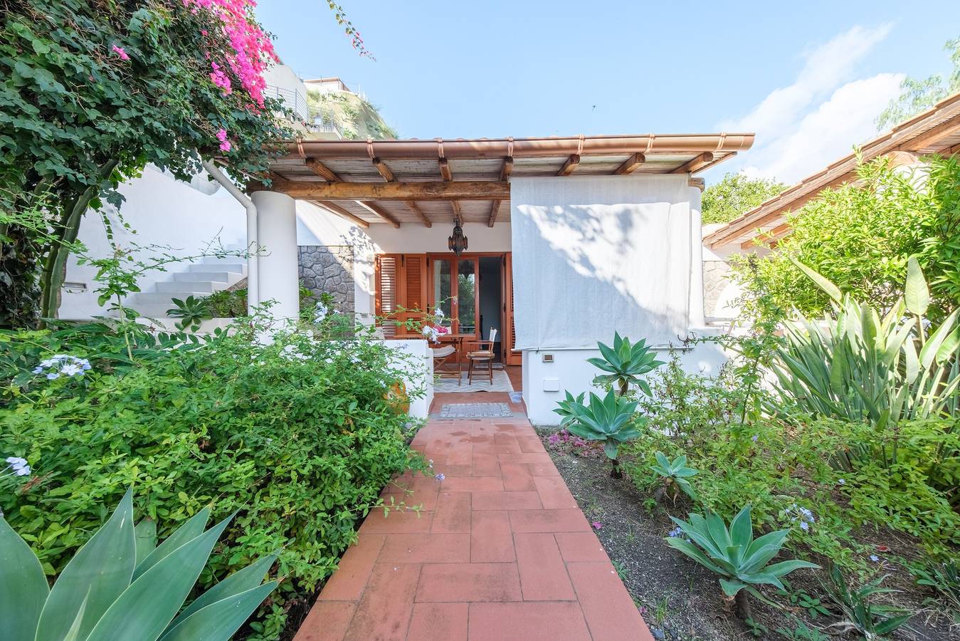 Villa 'Valle Canale Piccola' with Sea View, Wi-Fi and Air Conditioning in Lipari