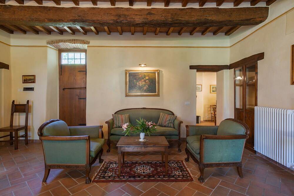 Villa in Cortona with 8 bedrooms sleeps 16 in Sodo, Cortona