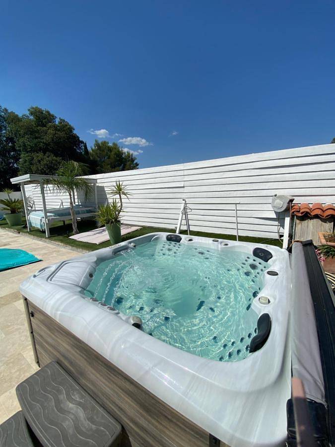 Gîte pour 20 personnes, avec vue et bassin pour enfant ainsi que piscine et jardin, animaux acceptés à Trans-en-Provence - 3