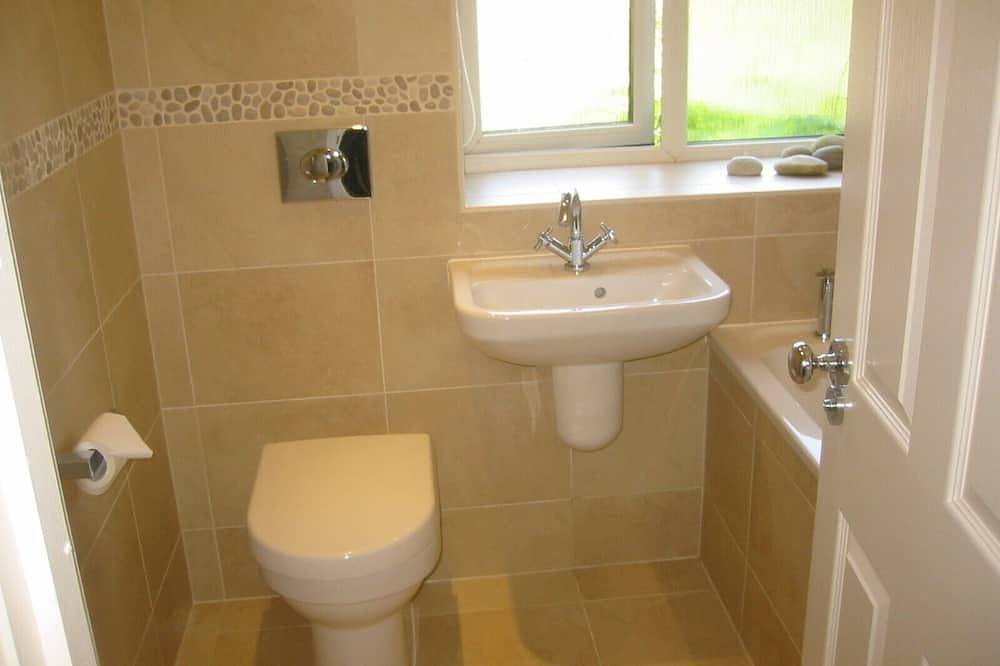 A beautifully presented one bed house, just five minutes from Poole Quay in Poole, Poole Harbour