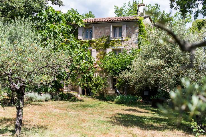 Gîte pour 7 personnes, avec piscine et jacuzzi
