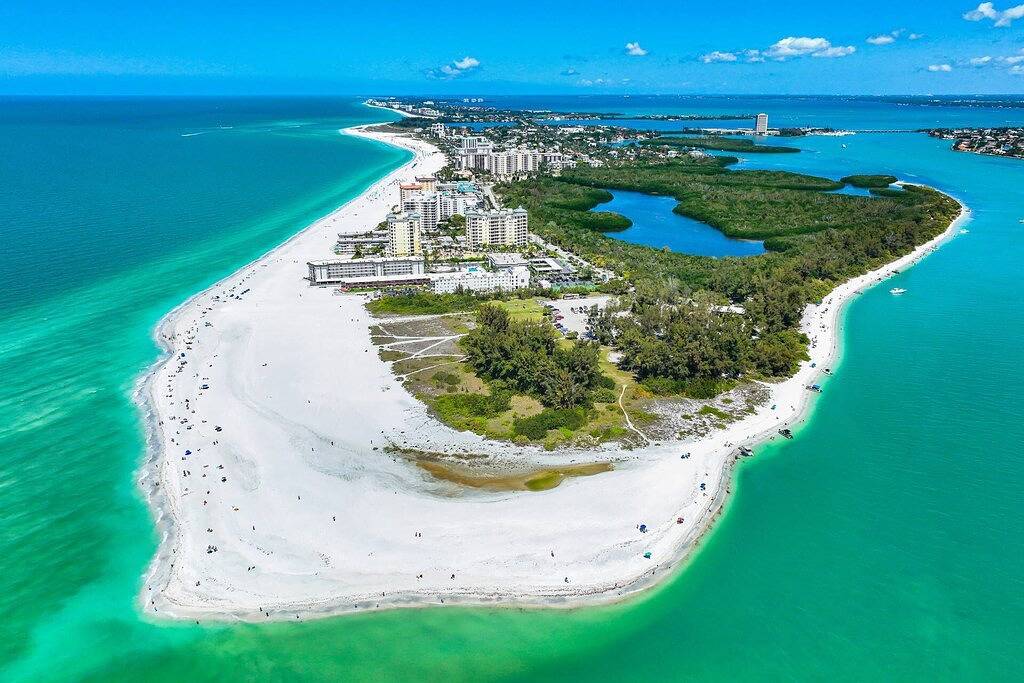 Ganze Wohnung, Gehen Sie zum Lido Beach, zu Fuß zum Armand Cir mit Restaurants und Einkaufsmöglichkeiten, Wlan, Xfinity, 2Tv's, beheiztem Pool / Spa in Lido Key, Sarasota