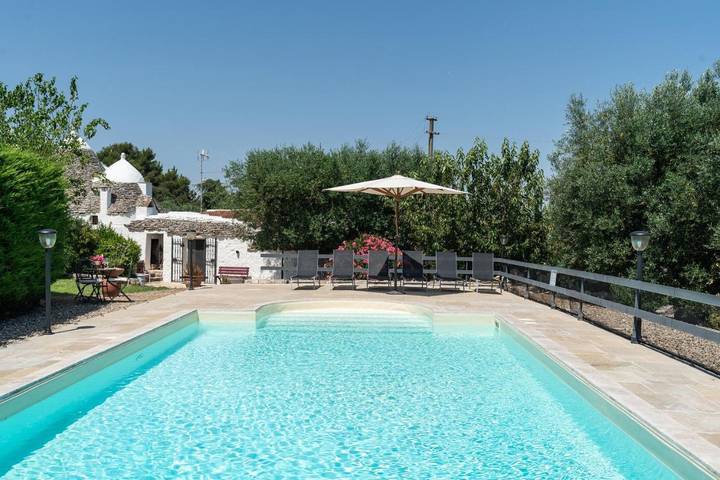 Villa per 6 persone, con Balcone e Terrazza nonché Giardino e Piscina a Putignano