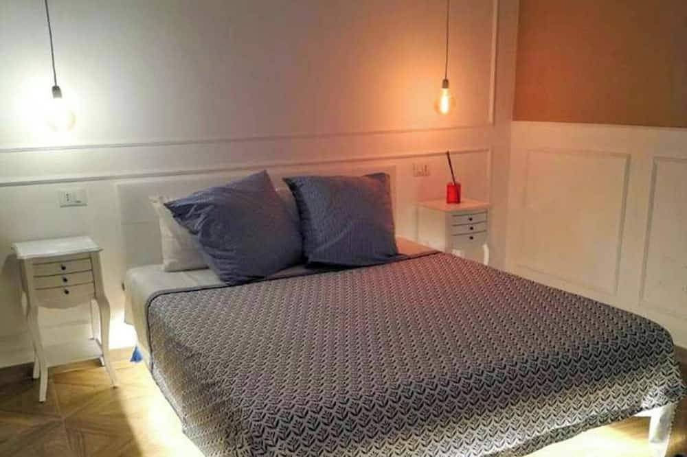 Triple Room 'Orchidea Celeste' with Sea View, Wi-Fi and Air Conditioning in Manfredonia, Gargano