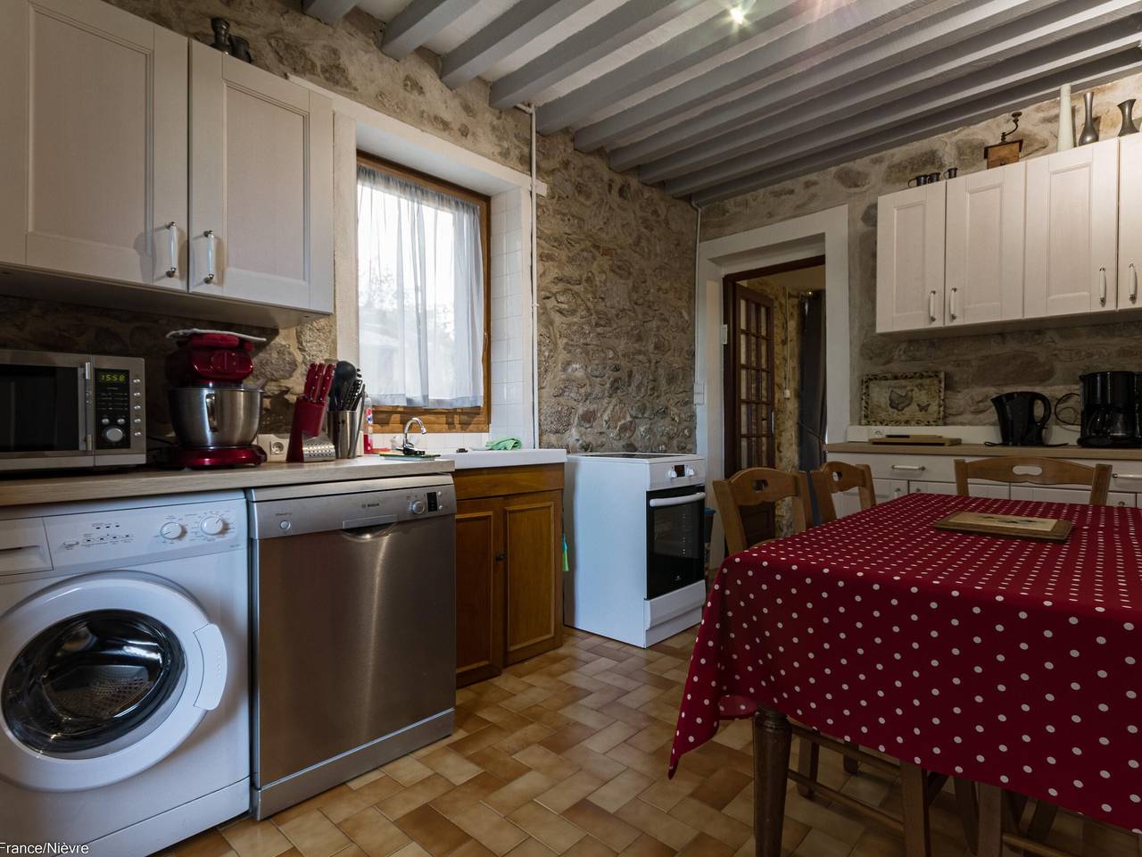 Encantador gîte en Morvan con terraza, admite mascotas, cerca del lago y actividades in Planchez, Lago de Settons