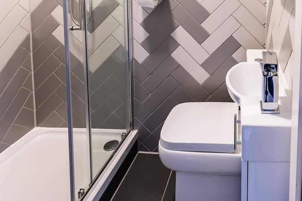 Entire apartment, Classic Single Ensuite with Shower at Fishergate Apartments in Preston, Lancashire