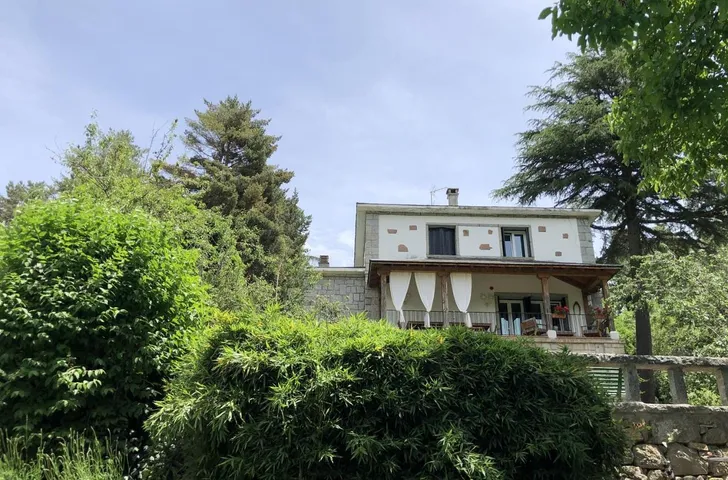Chalet para 16 personas, con balcón y piscina además de vistas y jardín - 1