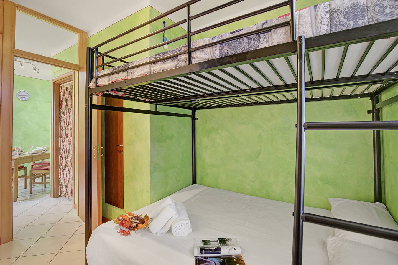 Ganze Wohnung, Holiday Sun Terrace private & shared pool in Puegnago sul Garda, Gardasee-Berge