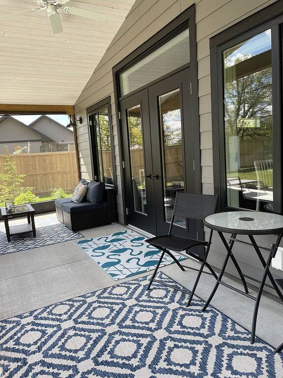 Cozy, Romantic, Riverfront Cottage in Manitoba