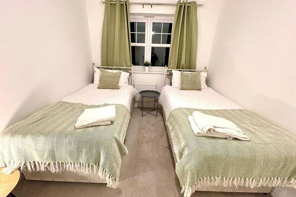 Churchill House Long Stays Sleeps 6 in Gloucestershire