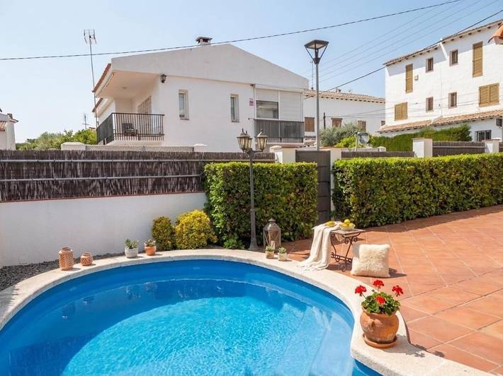 Casa rural para 8 personas, con Balcón además de Terraza y Piscina en Roda de Bará - 4